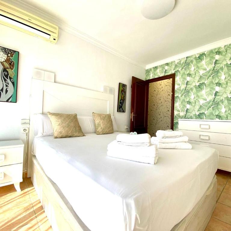 Estepona Center Retreat - Three-Bedroom Apartment - 26