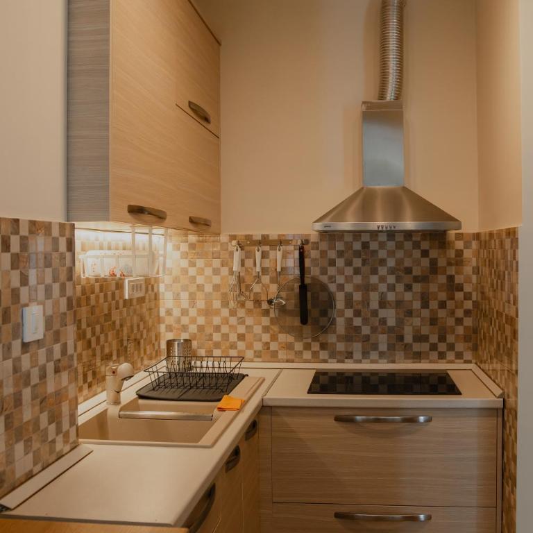 Modern Seaside Studio Apartment - Studio Apartment with Queen Bed - 6