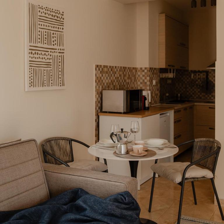 Modern Seaside Studio Apartment - Studio Apartment with Queen Bed - 13