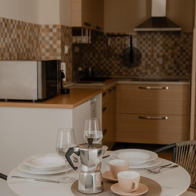 Modern Seaside Studio Apartment - Studio Apartment with Queen Bed - 15