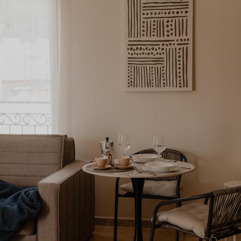 Modern Seaside Studio Apartment - Studio Apartment with Queen Bed - 14
