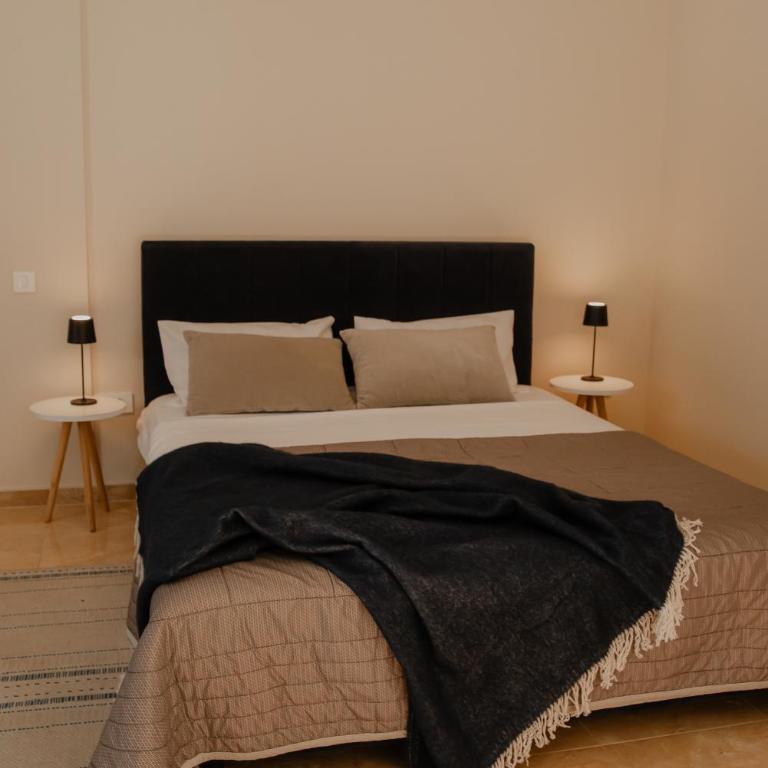 Modern Seaside Studio Apartment - Studio Apartment with Queen Bed - 8
