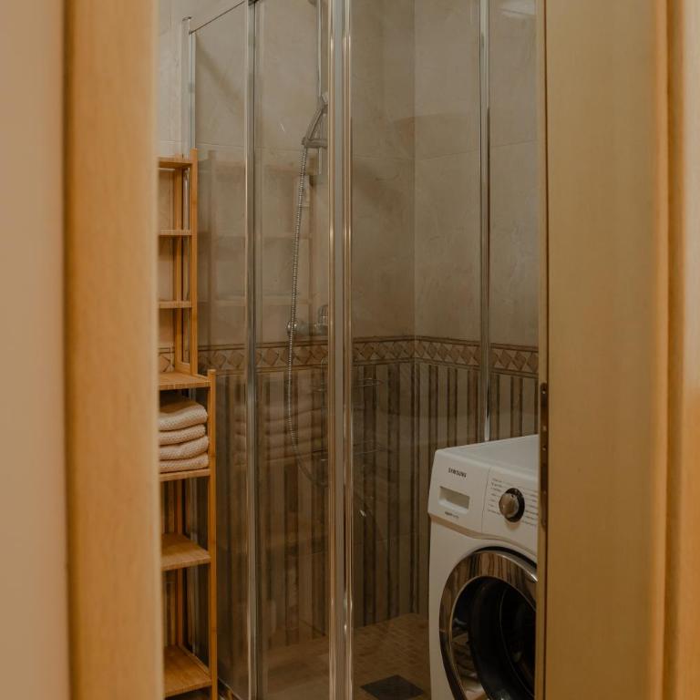 Modern Seaside Studio Apartment - Studio Apartment with Queen Bed - 23