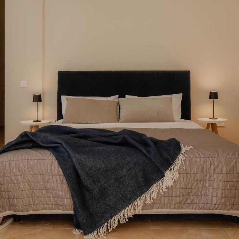 Modern Seaside Studio Apartment - Studio Apartment with Queen Bed - 3