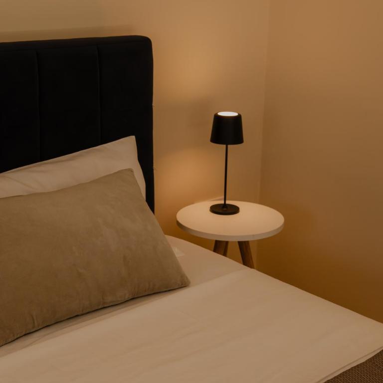 Modern Seaside Studio Apartment - Studio Apartment with Queen Bed - 5