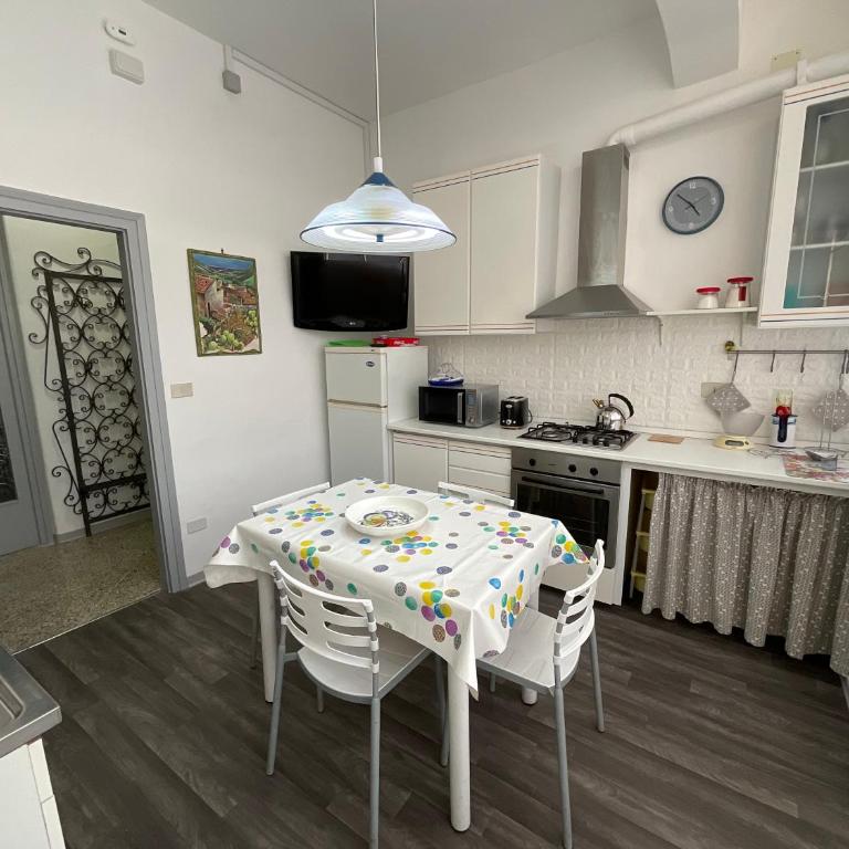 Pretty Holiday House - Two-Bedroom Apartment - 10