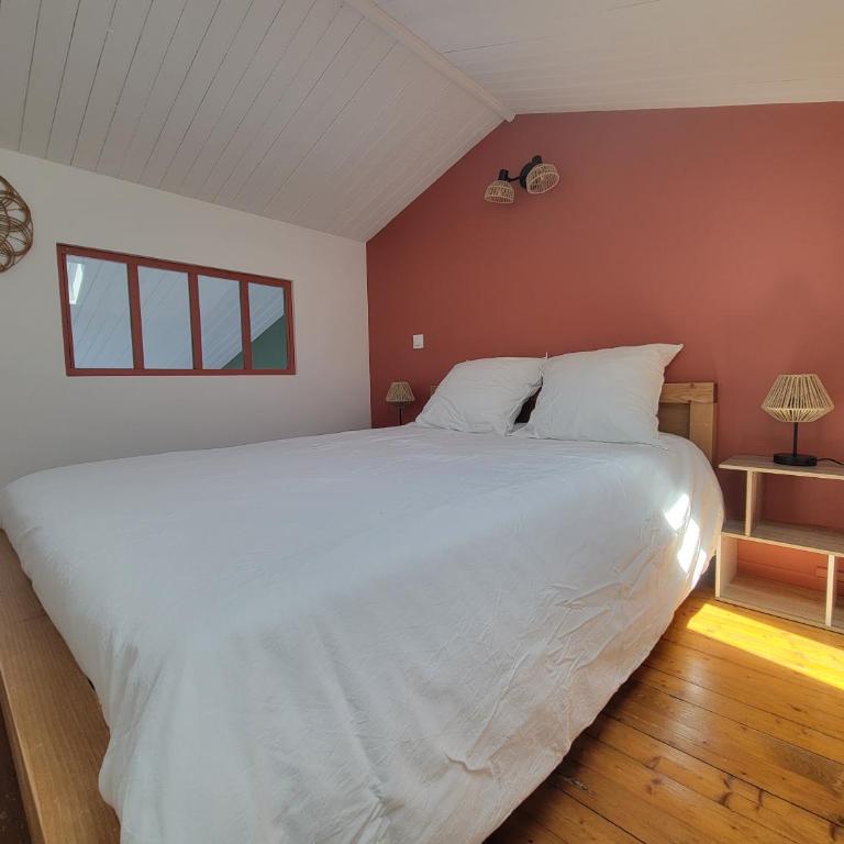 T2 rénové lumineux, Linge inclus, Parking privé, Plage & Vieux Port à vélo - One-Bedroom Apartment - 11