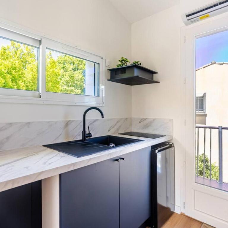 studio neuf clim et parking gratuit proche plages - Apartamento de 1 dormitorio - 3