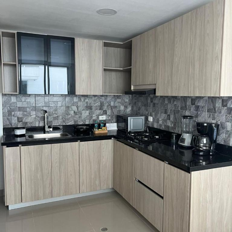 Allianze Apartahotel - Three-Bedroom Apartment - 4