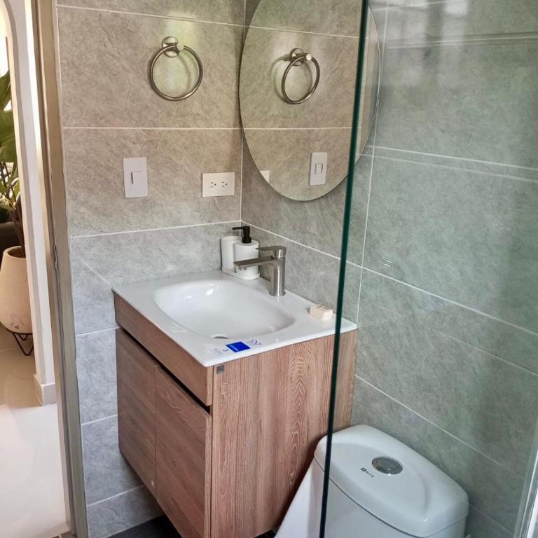 Rodadero, Apartamento Cerca al Mar con Piscina - Two-Bedroom Family Apartment - 9