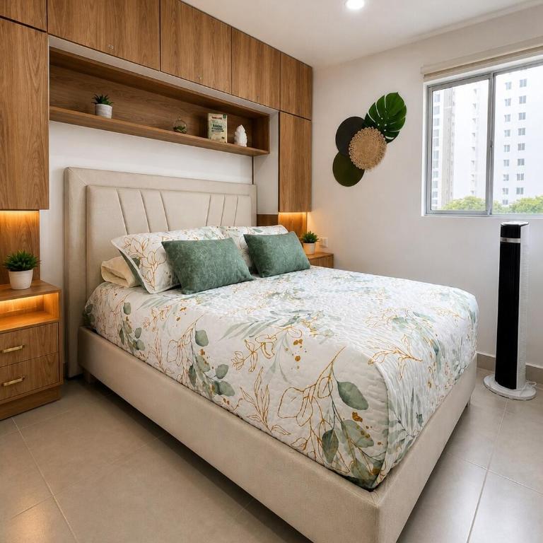 Caribbean Deluxe, Pool, Views & WiFi - Three-Bedroom Apartment with Sea View - 11
