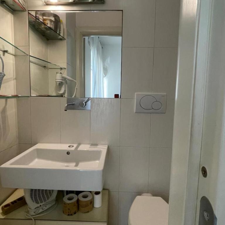 Livia's Vatican House - Metro Valle Aurelia & Wi-Fi - Appartamento Superior con 2 Camere da Letto - 11