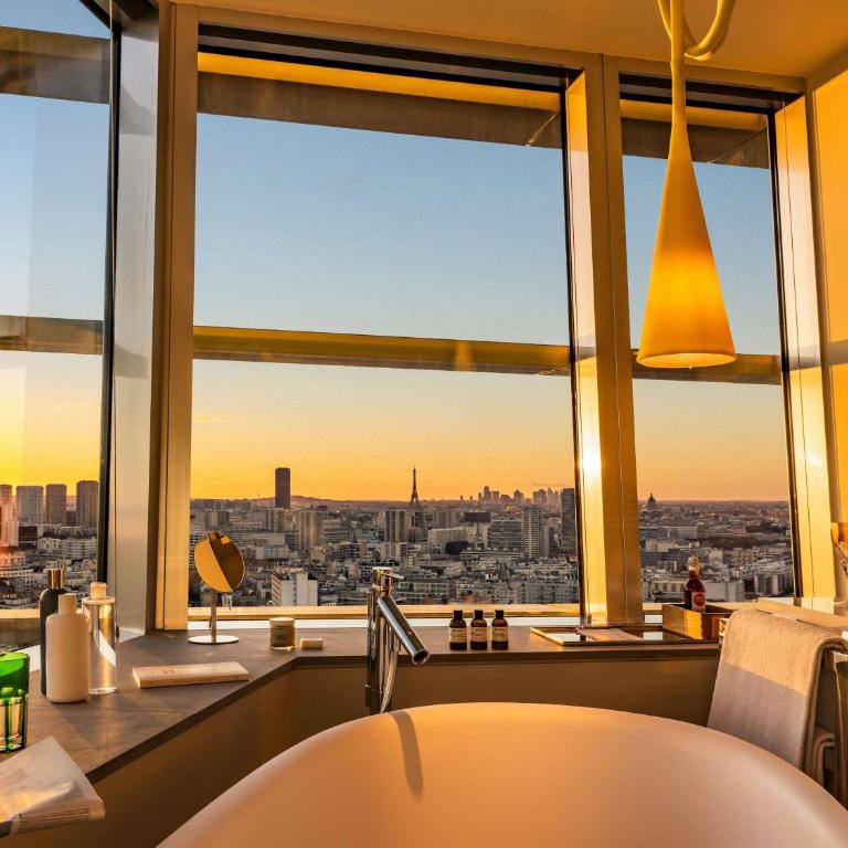 Too Hotel & Spa Paris - MGallery Collection - Suite Junior Lit King-Size - Vue sur Ville et Tour Eiffel - 2