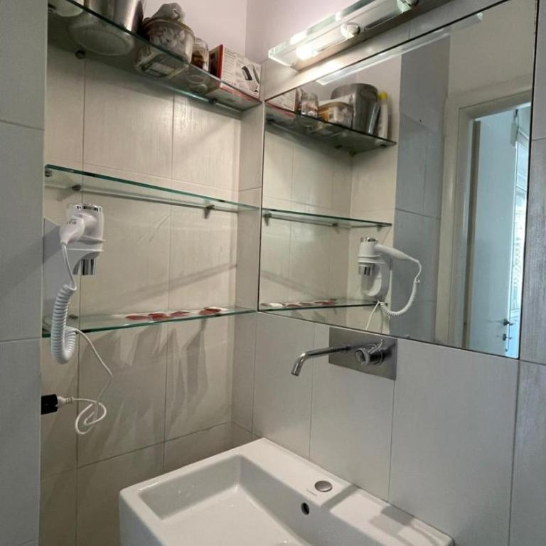Livia's Vatican House - Metro Valle Aurelia & Wi-Fi - Appartamento Superior con 2 Camere da Letto - 17