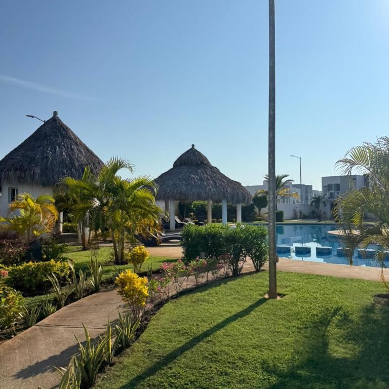 Casa con club de playa en Zona Diamante Acapulco - Three-Bedroom House - 4