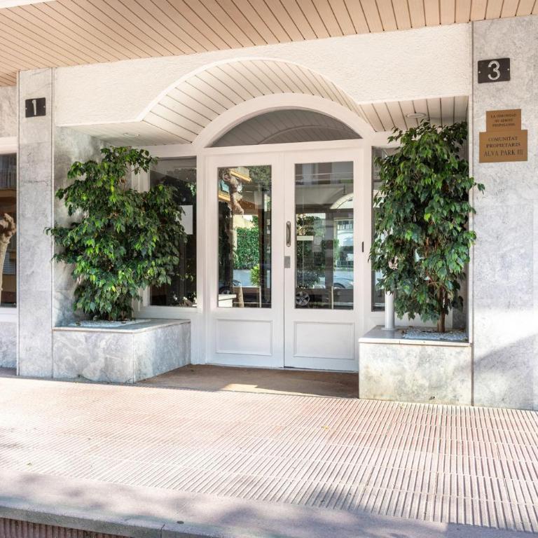 Charming 1-Bedroom Apartment with Pool in Lloret de Mar - Appartamento - 28