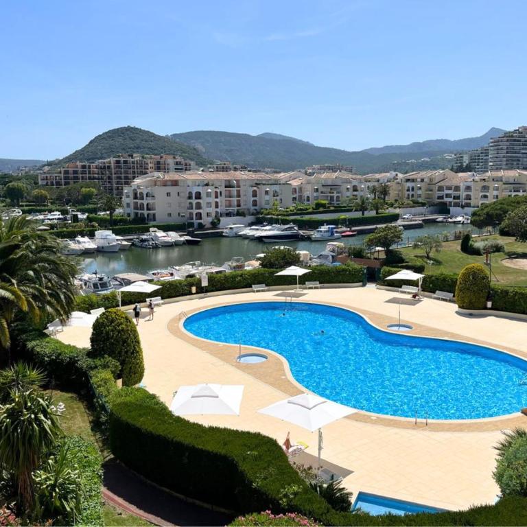Cannes Marina Vue Exceptionnelle Port et Piscine - Appartement 2 Chambres - 1
