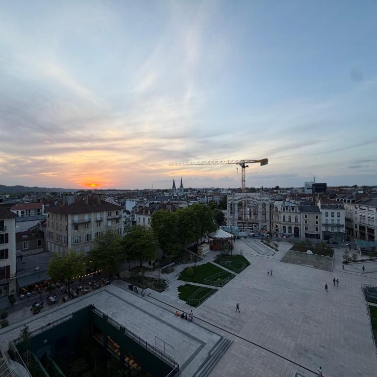 Appartements 4 Personnes - Pau Hyper Centre - Clemenceau - Appartement 1 Chambre avec Balcon et Vue sur la Ville - 4