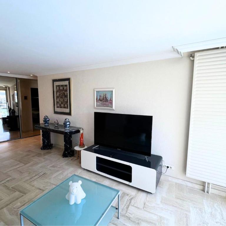 Cannes Marina Vue Exceptionnelle Port et Piscine - Appartement 2 Chambres - 11