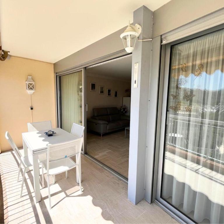 Cannes Marina Vue Exceptionnelle Port et Piscine - Appartement 2 Chambres - 24