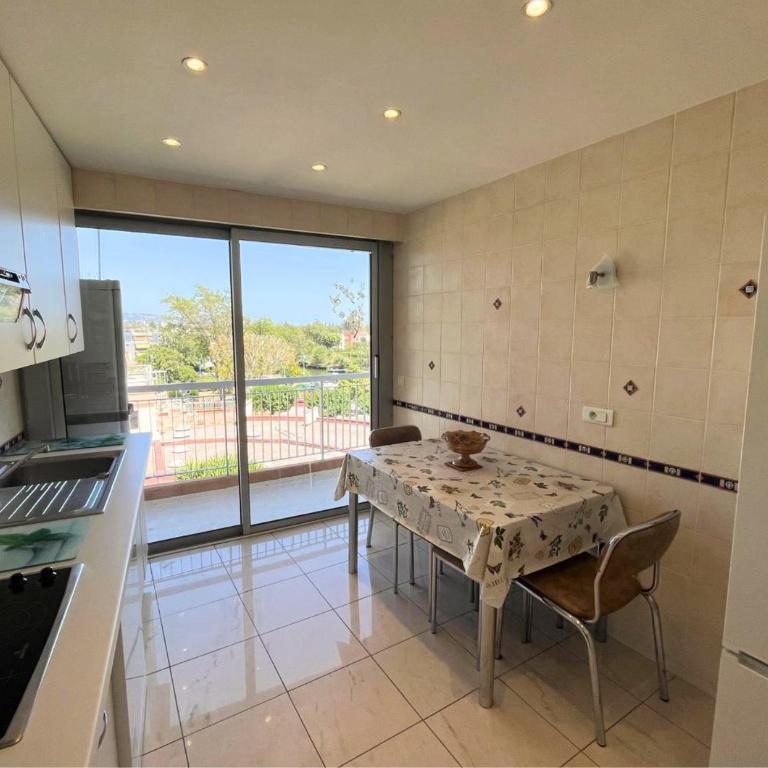 Cannes Marina Vue Exceptionnelle Port et Piscine - Appartement 2 Chambres - 25