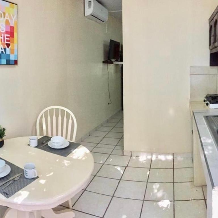 Estudio #1 a 10 min del malecon - One-Bedroom Apartment - 1