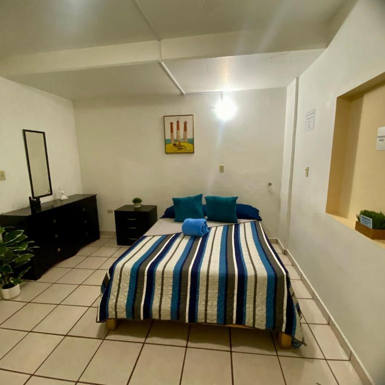 Estudio #1 a 10 min del malecon - One-Bedroom Apartment - 3