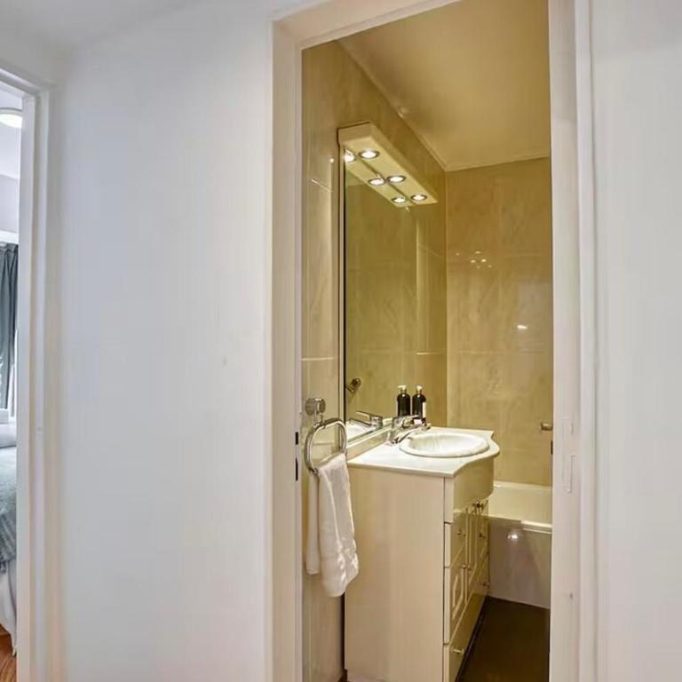 Diseño sobre Av Libertador - Balcon, Laundry y Pileta - Palermo - Apartamento de 1 dormitorio - 35