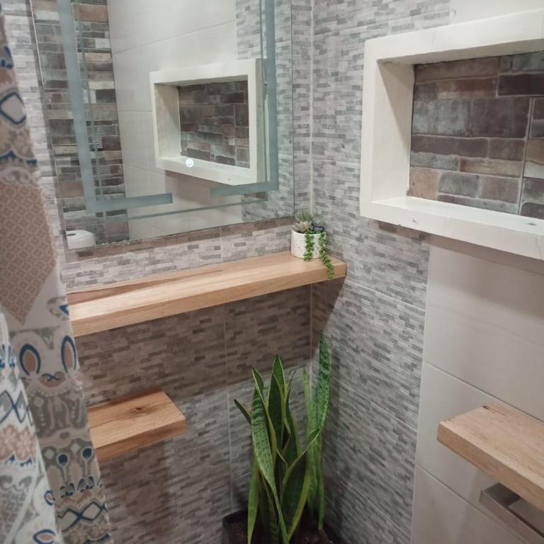 Departamento de 2 dormitorios en la Victoria, cerca de las Universidades con garaje gratis - Two-Bedroom Apartment - 8