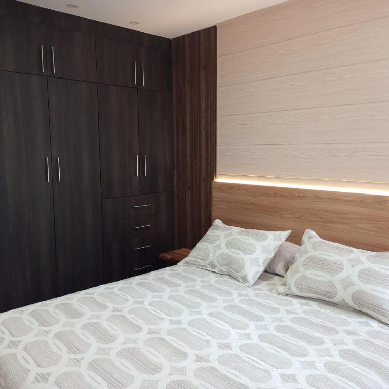 Departamento de 2 dormitorios en la Victoria, cerca de las Universidades con garaje gratis - Two-Bedroom Apartment - 12