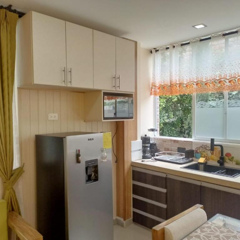 Departamento de 2 dormitorios en la Victoria, cerca de las Universidades con garaje gratis - Two-Bedroom Apartment - 18