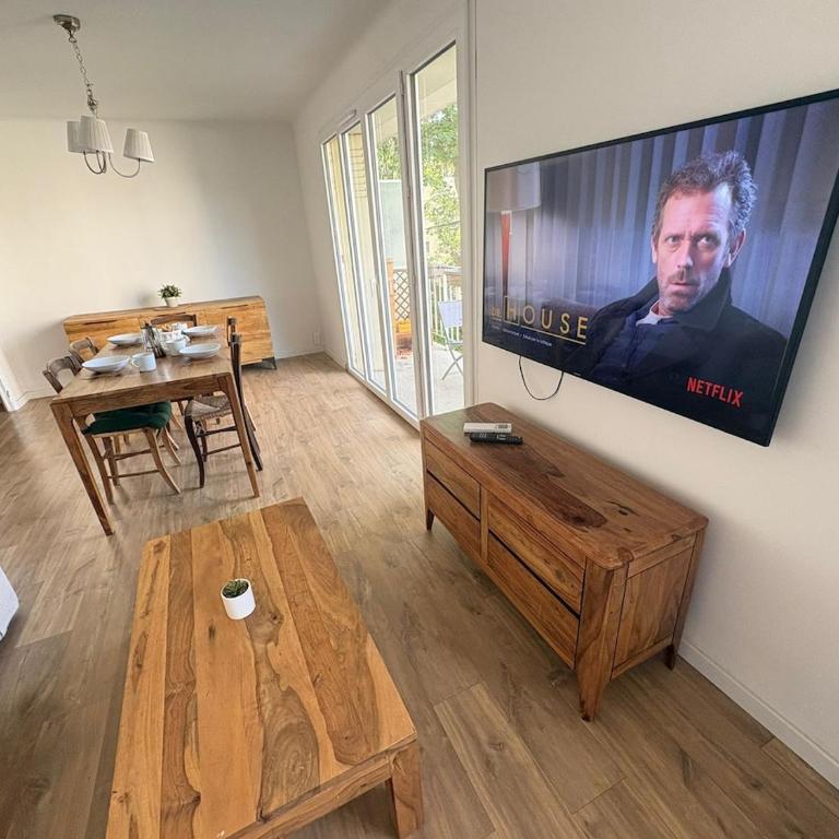 Bright family apartment in Aix-en-Provence - Three-Bedroom Apartment - 3