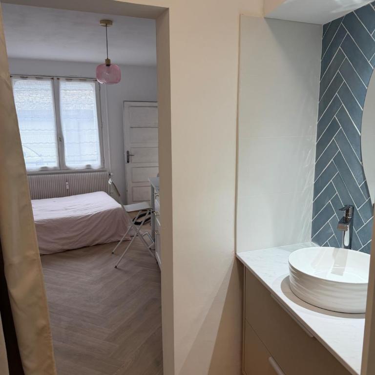 Studio Hypercentre proche Cathédrale - One-Bedroom Apartment - 10