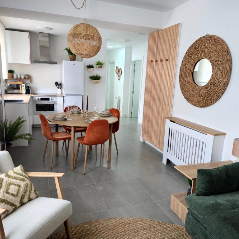 LUAR PLAYA - Rías Baixas - A escasos metros de la playa y del paseo marítimo - Alquiler semanal de sábado a sábado - Two-Bedroom Apartment - 5