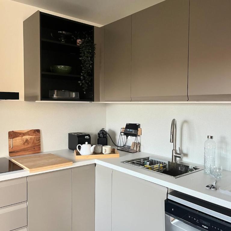 Beautiful 4-room apartment with Seine view - Appartement 3 Chambres Premium avec Balcon - 4