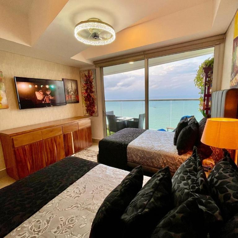 Infinite Ocean View I Private Jacuzzi I 35th Floor - Two-Bedroom Apartment with Ocean View - 21