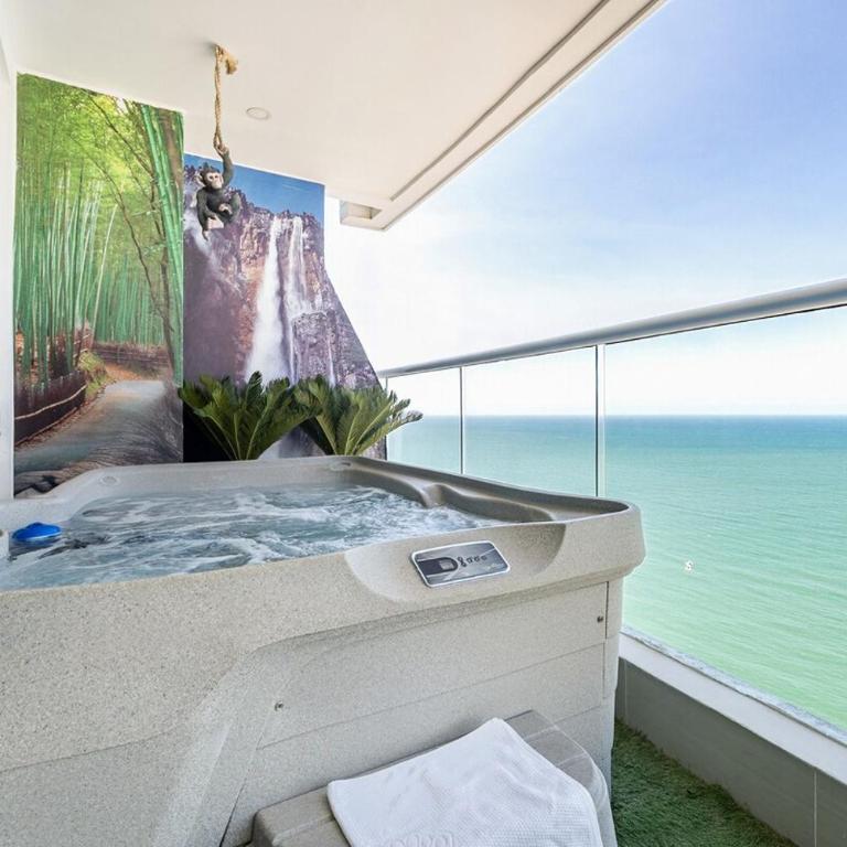 Infinite Ocean View I Private Jacuzzi I 35th Floor - Two-Bedroom Apartment with Ocean View - 28