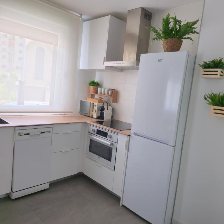 LUAR PLAYA - Rías Baixas - A escasos metros de la playa y del paseo marítimo - Alquiler semanal de sábado a sábado - Two-Bedroom Apartment - 8