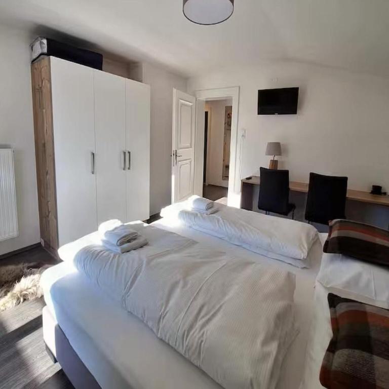 Chalet with Mountain View - Ferienhaus mit 4 Zimmern - 21