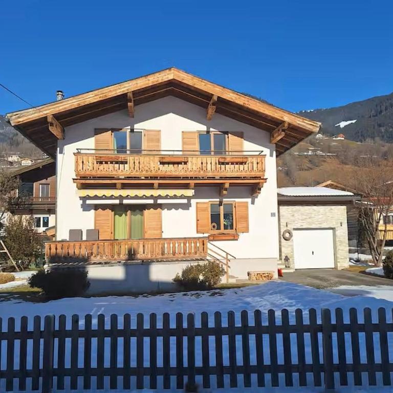 Chalet with Mountain View - Ferienhaus mit 4 Zimmern - 35