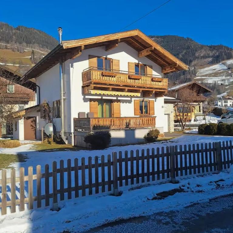 Chalet with Mountain View - Ferienhaus mit 4 Zimmern - 37