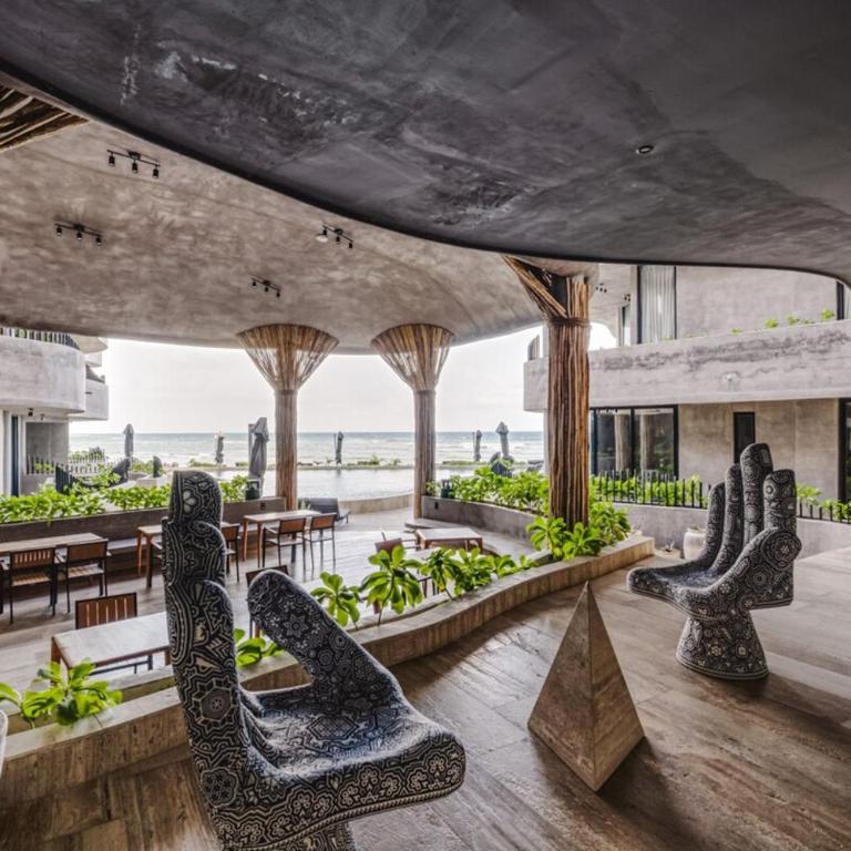 Beachfront 3BR Penthouse w Private Pool Hot Tub & Gym - Three-Bedroom Apartment - 11