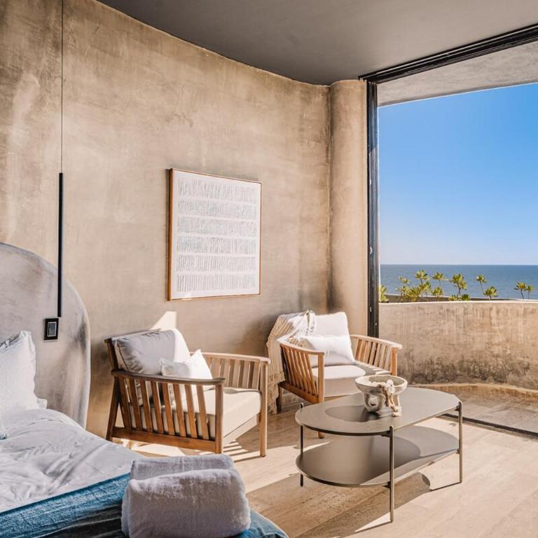 Beachfront 3BR Penthouse w Private Pool Hot Tub & Gym - Three-Bedroom Apartment - 27