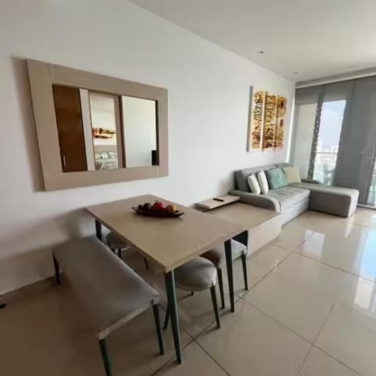 Luxury Ocean & Bay View Apartment at H2 Bocagrande - One-Bedroom Apartment - 4