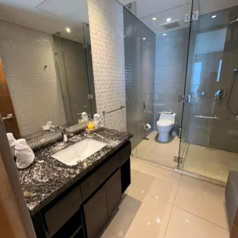 Luxury Ocean & Bay View Apartment at H2 Bocagrande - One-Bedroom Apartment - 9