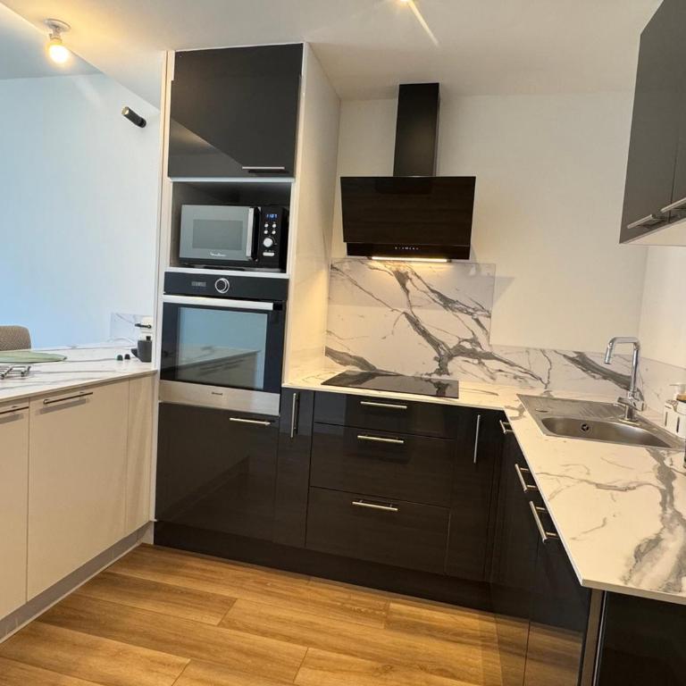 Appartement rénové, vue lac, parking privatif - FR-1-555-130 - Appartamento - 2