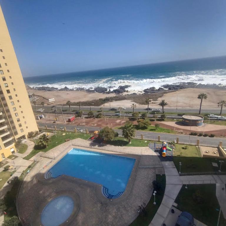 Departamento Antofagasta Vista al Mar sector norte - Apartamento de 3 dormitorios con balcón - 2