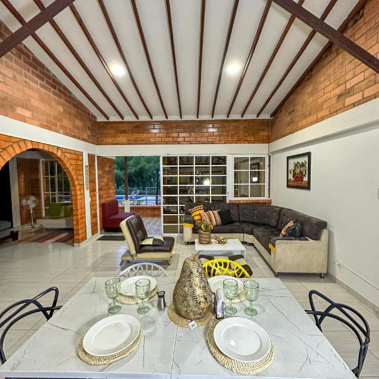 Luxury Stay in Colombia's Coffee Region - Villa - 11
