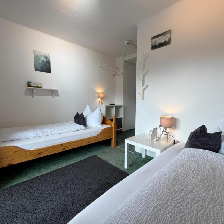 Frühstückspension Irschen - Zweibettzimmer mit Balkon - 2