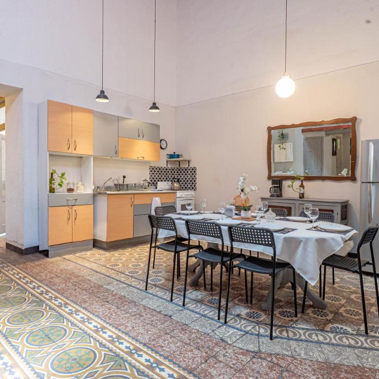 Vista Única a la Catedral desde tu Balcón Privado - Apartment mit 3 Schlafzimmern - 1